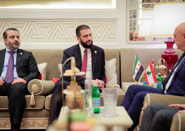 فخامة رئيس الجمهورية السيد أحمد الشرع يلتقي فخامة العماد جوزاف عون رئيس الجمهورية اللبنانية بحضور وزير الخارجية والمغتربين السيد أسعد حسن الشيباني