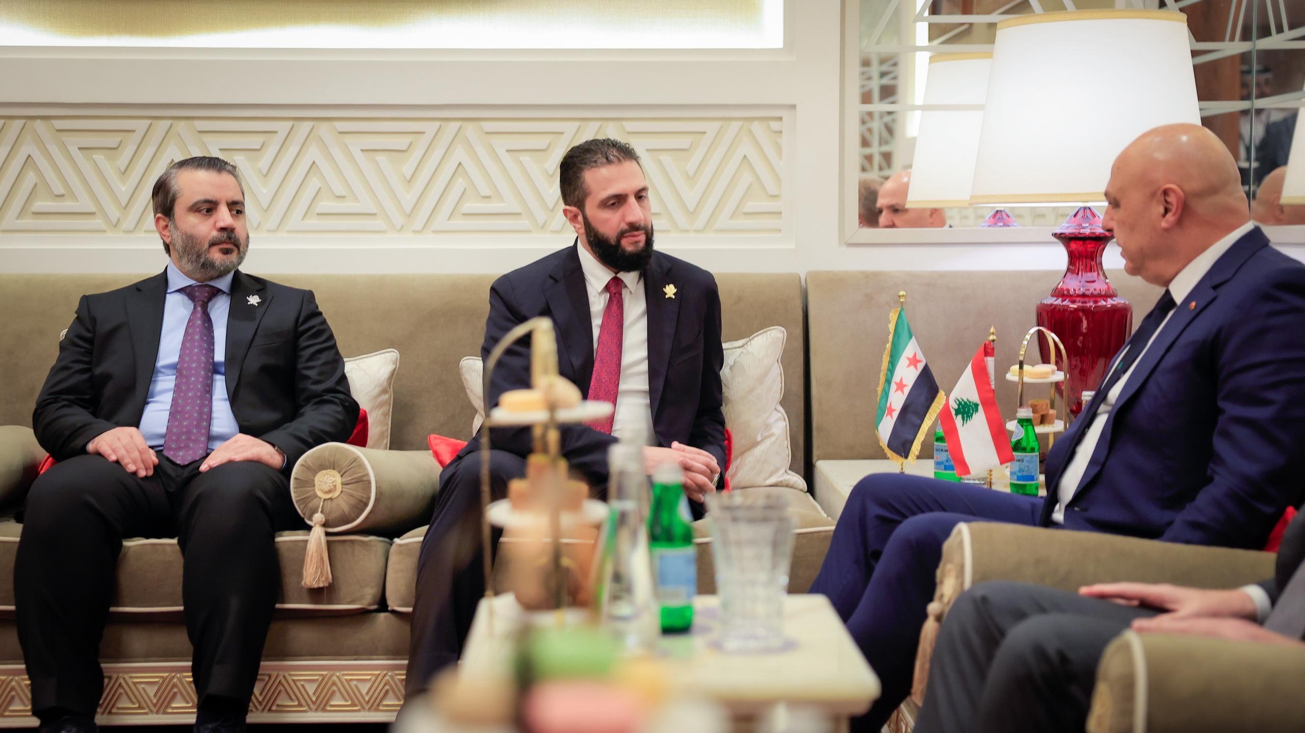 فخامة رئيس الجمهورية السيد أحمد الشرع يلتقي فخامة العماد جوزاف عون رئيس الجمهورية اللبنانية بحضور وزير الخارجية والمغتربين السيد أسعد حسن الشيباني