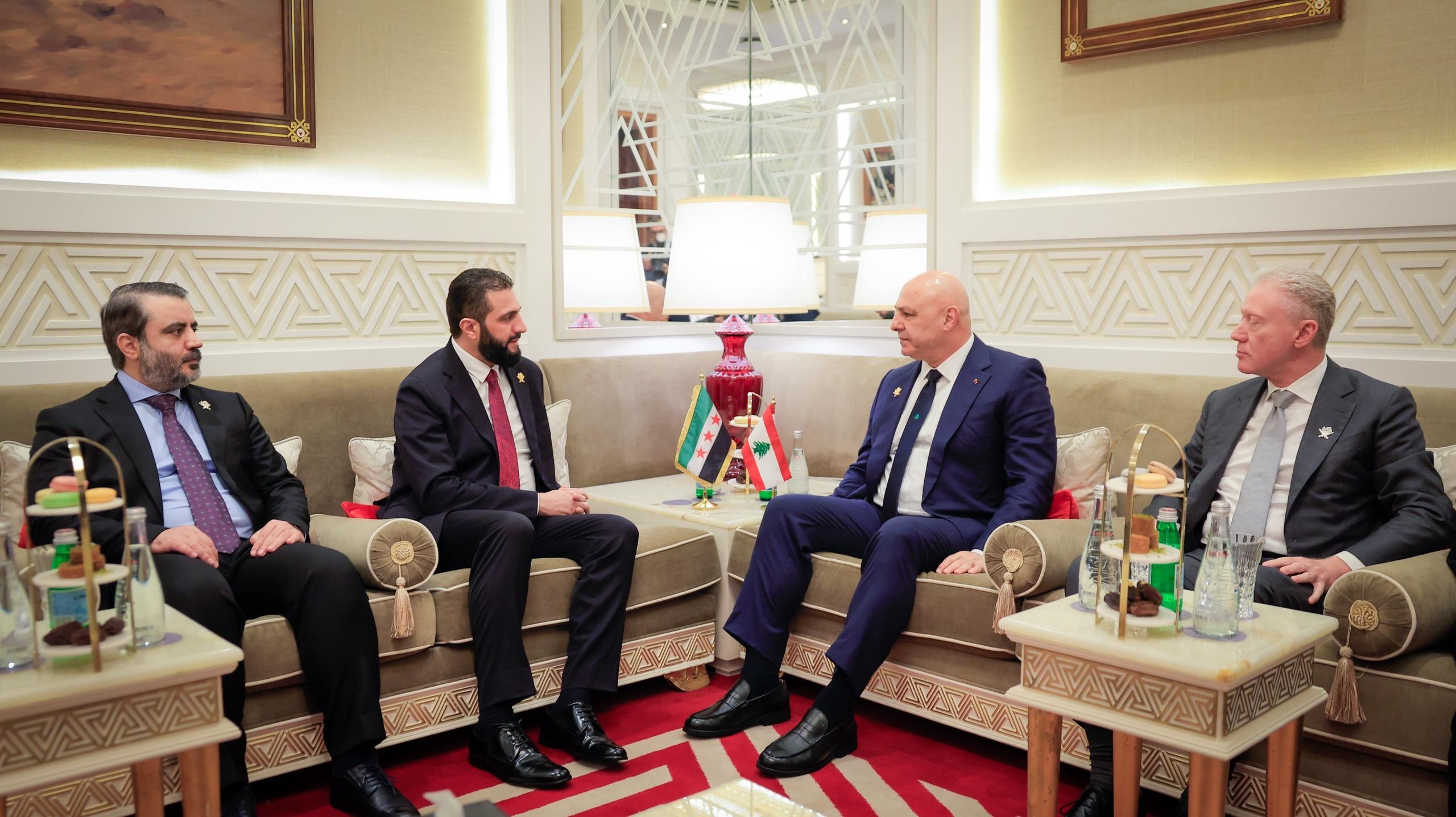 فخامة رئيس الجمهورية السيد أحمد الشرع يلتقي فخامة العماد جوزاف عون رئيس الجمهورية اللبنانية بحضور وزير الخارجية والمغتربين السيد أسعد حسن الشيباني