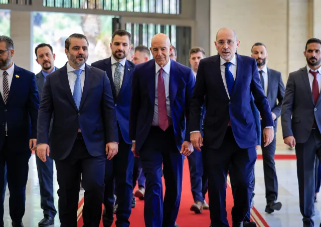وزير الخارجية والمغتربين السيد أسعد حسن الشيباني يستقبل نائب رئيس الوزراء ووزير الخارجية وشؤون المغتربين في المملكة الأردنية الهاشمية السيد أيمن الصفدي