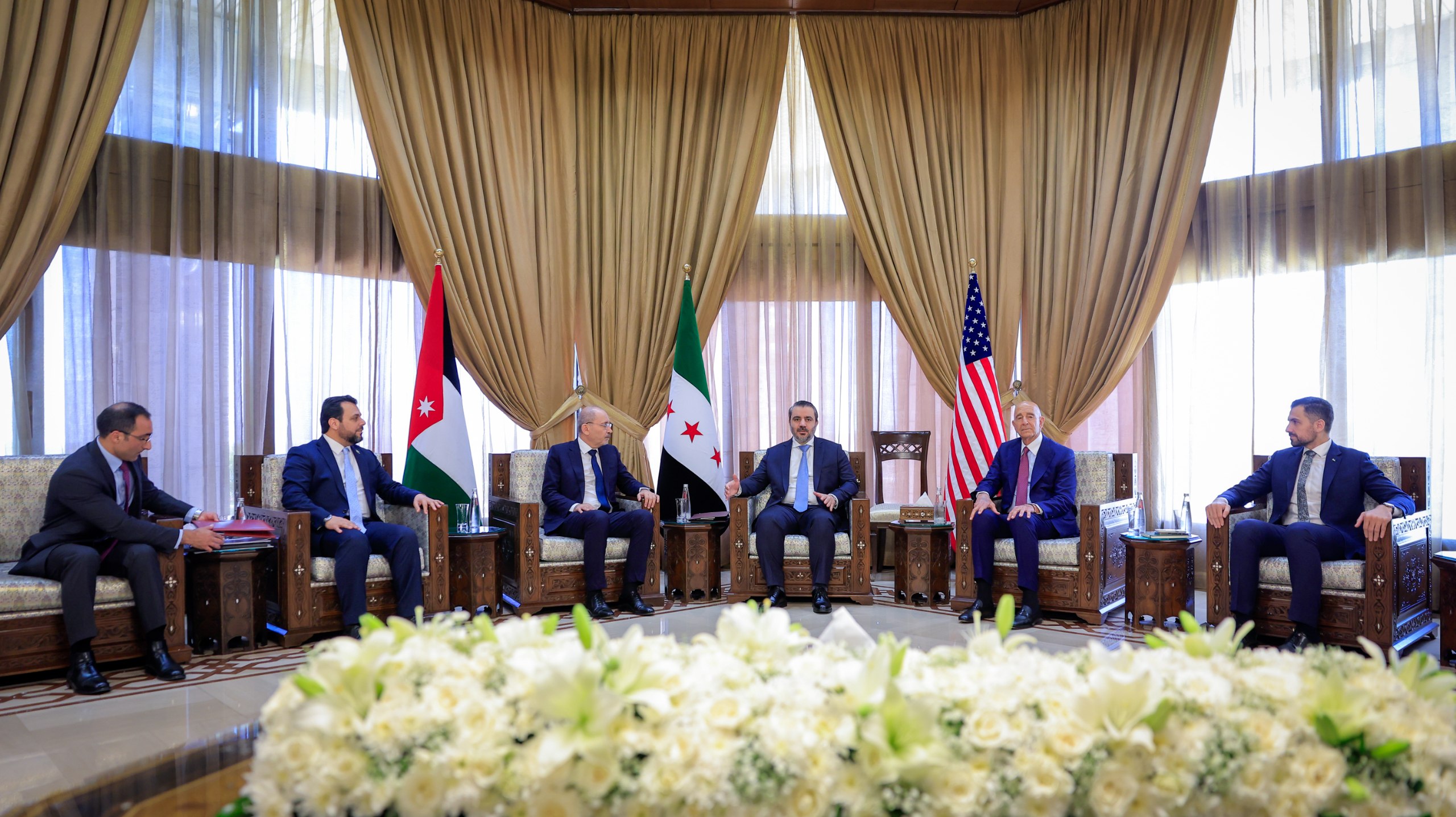 وزير الخارجية والمغتربين السيد أسعد حسن الشيباني يستقبل نائب رئيس الوزراء ووزير الخارجية وشؤون المغتربين في المملكة الأردنية الهاشمية السيد أيمن الصفدي