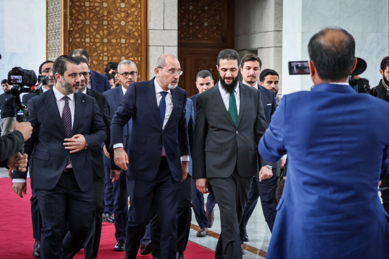 Commander Ahmad Al-Sharaa and Syrian Foreign Minister Mr. Assad Shibani meet with Jordanian Deputy Prime Minister and Minister of Foreign Affairs and Expatriates Ayman Safadi and his accompanying delegation in the capital, Damascus.