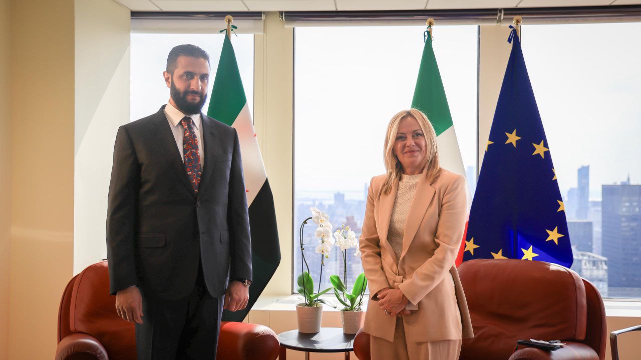 فخامة رئيس الجمهورية العربية السورية السيد أحمد الشرع، يرافقه وزير الخارجية والمغتربين السيد أسعد حسن الشيباني يلتقي برئيسة وزراء إيطاليا السيدة جورجيا ميلوني