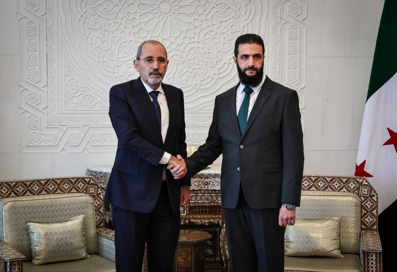 Commander Ahmad Al-Sharaa and Syrian Foreign Minister Mr. Assad Shibani meet with Jordanian Deputy Prime Minister and Minister of Foreign Affairs and Expatriates Ayman Safadi and his accompanying delegation in the capital, Damascus.