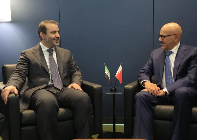 اجتمع وزير الخارجية والمغتربين السيد أسعد حسن الشيباني بنظيره البحريني الدكتور عبد اللطيف بن راشد الزياني