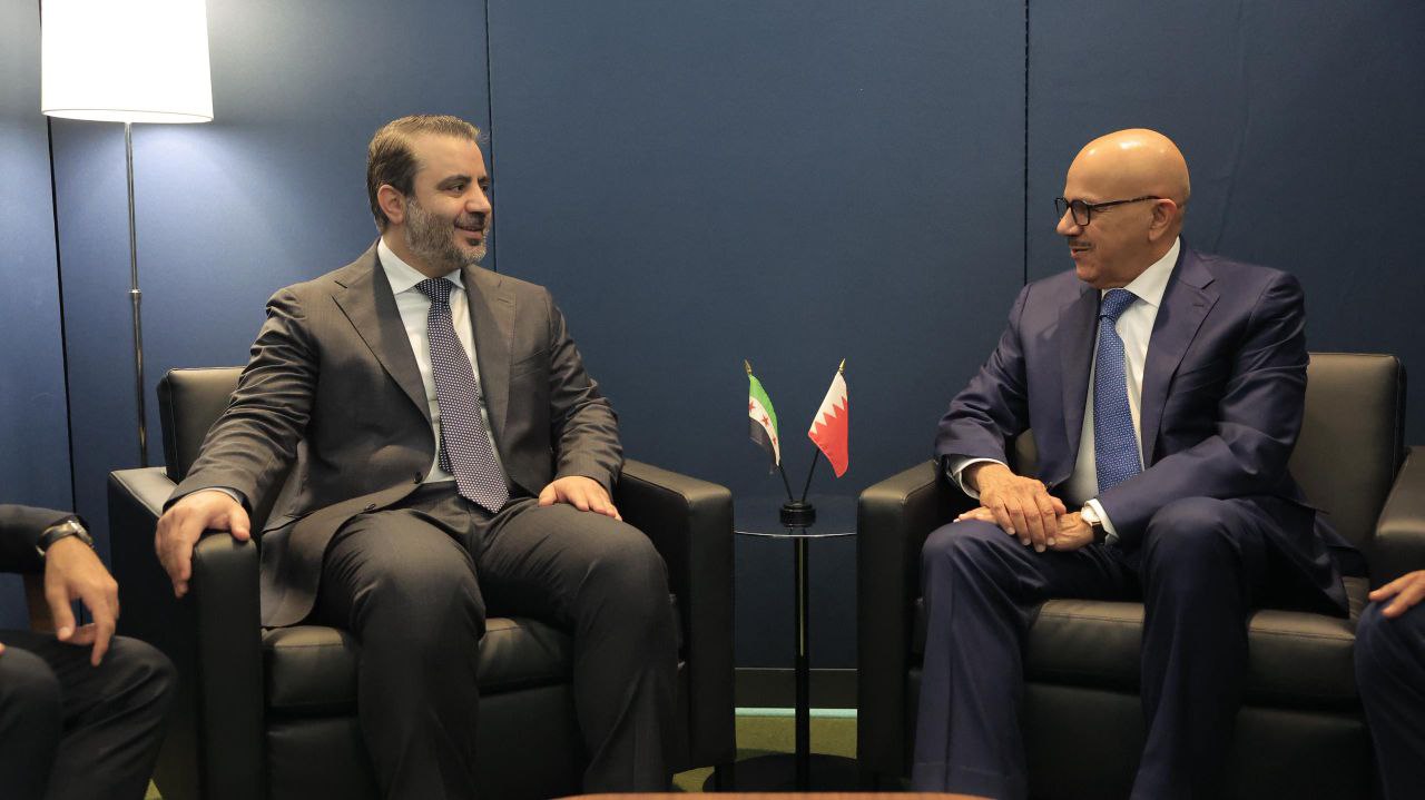 اجتمع وزير الخارجية والمغتربين السيد أسعد حسن الشيباني بنظيره البحريني الدكتور عبد اللطيف بن راشد الزياني