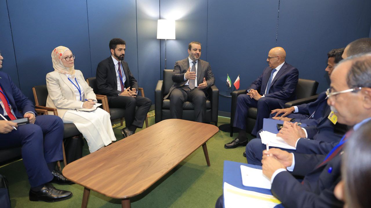 اجتمع وزير الخارجية والمغتربين السيد أسعد حسن الشيباني بنظيره البحريني الدكتور عبد اللطيف بن راشد الزياني