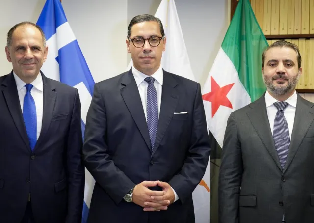 عقد وزير الخارجية والمغتربين السيد أسعد حسن الشيباني اجتماعًا ثلاثيًا مع كلٍّ من وزير خارجية اليونان السيد جورجوس جيرابيتريتس ووزير خارجية قبرص السيد كونستانتينوس كومبوس