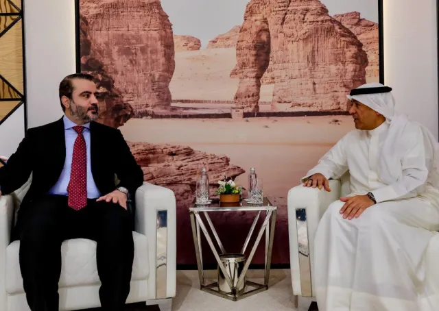 وزير الخارجية والمغتربين السيد أسعد حسن الشيباني يلتقي الأمين العام لمجلس التعاون الخليجي السيد جاسم محمد البديوي 