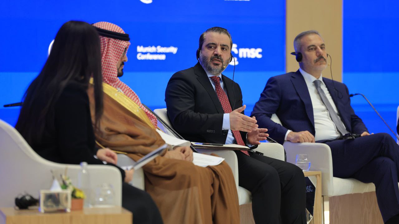 وزير الخارجية والمغتربين السيد أسعد حسن الشيباني يشارك في جلسة حوارية بعنوان "دعم المرحلة الانتقالية والاقتصاد وإعادة الإعمار في سوريا"