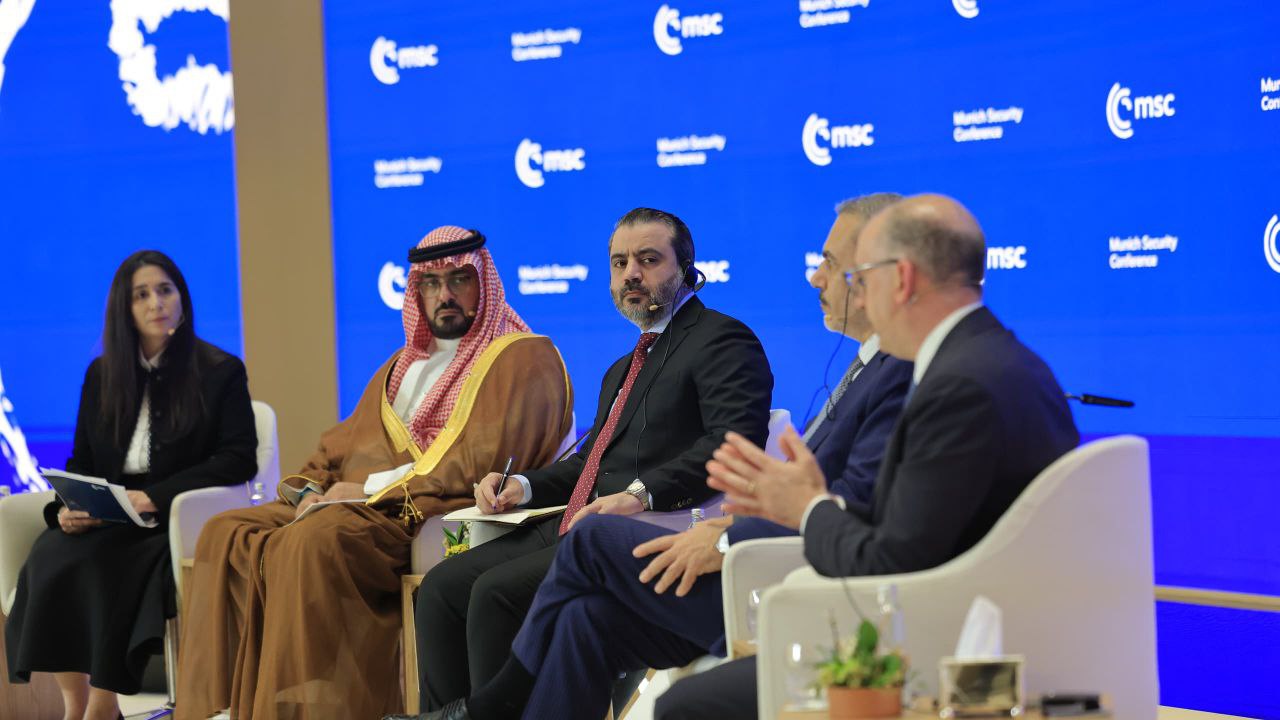 وزير الخارجية والمغتربين السيد أسعد حسن الشيباني يشارك في جلسة حوارية بعنوان "دعم المرحلة الانتقالية والاقتصاد وإعادة الإعمار في سوريا"