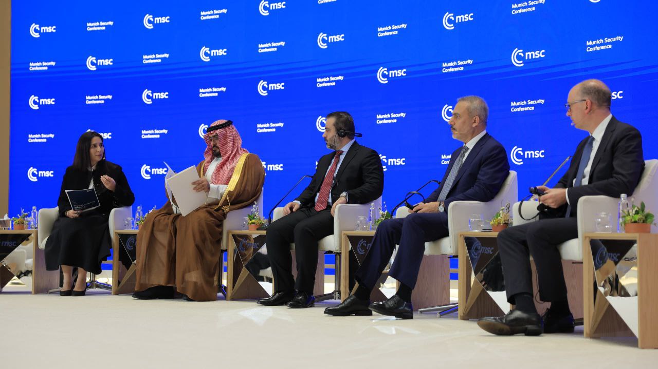 وزير الخارجية والمغتربين السيد أسعد حسن الشيباني يشارك في جلسة حوارية بعنوان "دعم المرحلة الانتقالية والاقتصاد وإعادة الإعمار في سوريا"