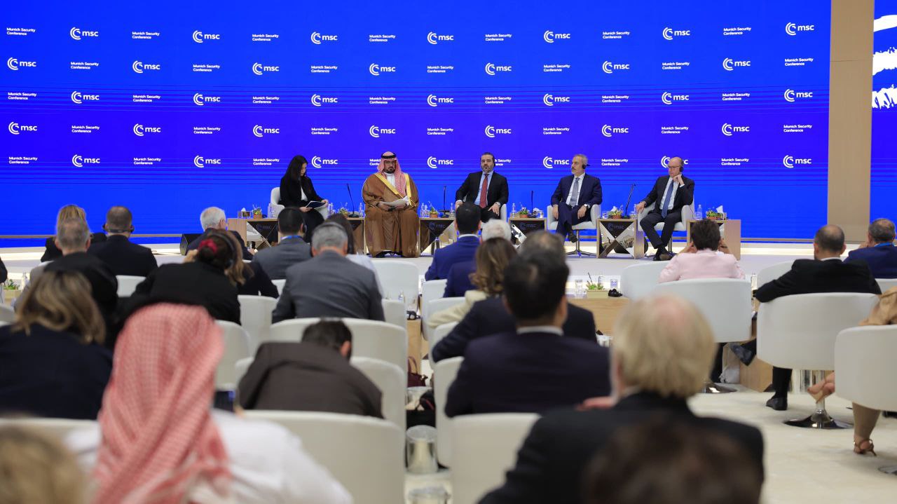 وزير الخارجية والمغتربين السيد أسعد حسن الشيباني يشارك في جلسة حوارية بعنوان "دعم المرحلة الانتقالية والاقتصاد وإعادة الإعمار في سوريا"