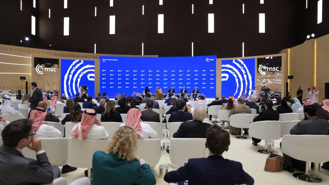 وزير الخارجية والمغتربين السيد أسعد حسن الشيباني يشارك في جلسة حوارية بعنوان "دعم المرحلة الانتقالية والاقتصاد وإعادة الإعمار في سوريا"