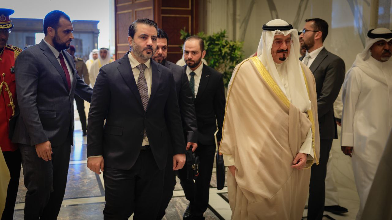 رئيس الجمهورية السيد أحمد الشرع يرافقه وزير الخارجية والمغتربين السيد أسعد حسن الشيباني يلتقي  سمو الأمير الشيخ مشعل الأحمد الجابر الصباح، في قصر بيان بالعاصمة الكويتية