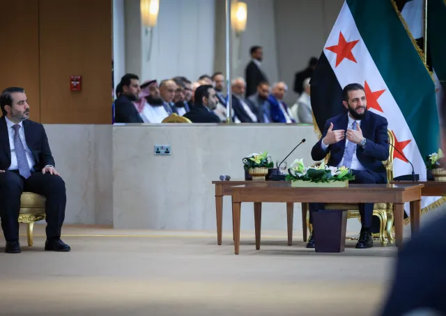 التقى رئيس الجمهورية السيد أحمد الشرع، برفقة وزير الخارجية والمغتربين السيد أسعد حسن الشيباني، وفدًا من الجالية السورية في دولة الكويت