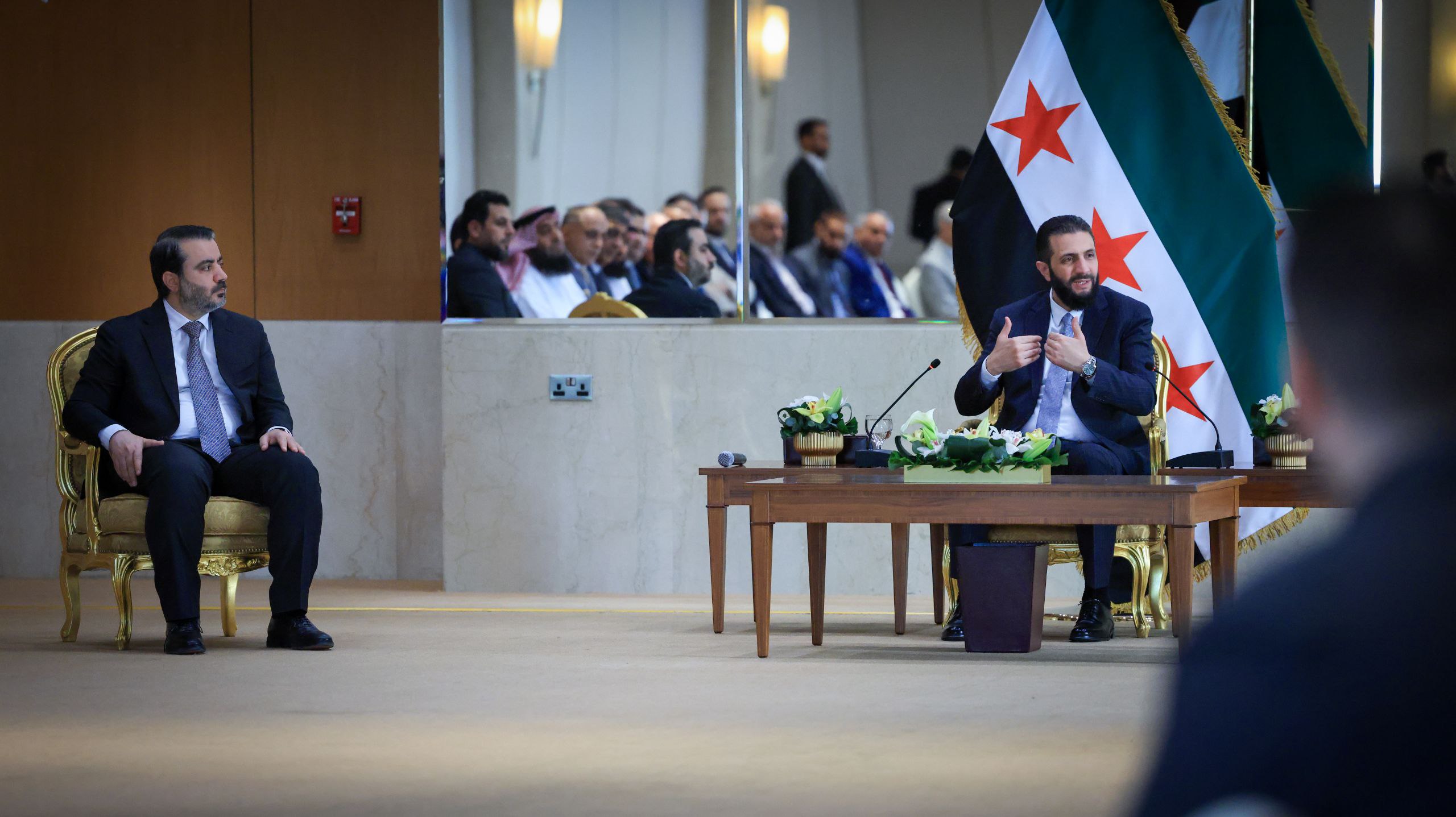 التقى رئيس الجمهورية السيد أحمد الشرع، برفقة وزير الخارجية والمغتربين السيد أسعد حسن الشيباني، وفدًا من الجالية السورية في دولة الكويت