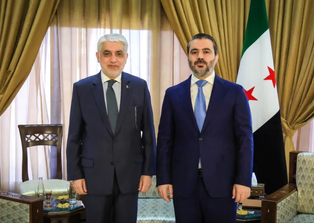 وزير الخارجية والمغتربين السيد أسعد حسن الشيباني، يلتقي وفدًا باكستانيًّا برئاسة السيد شهريار أكبر خان مساعد وزير الخارجية الباكستاني لشؤون الشرق الأوسط في دمشق