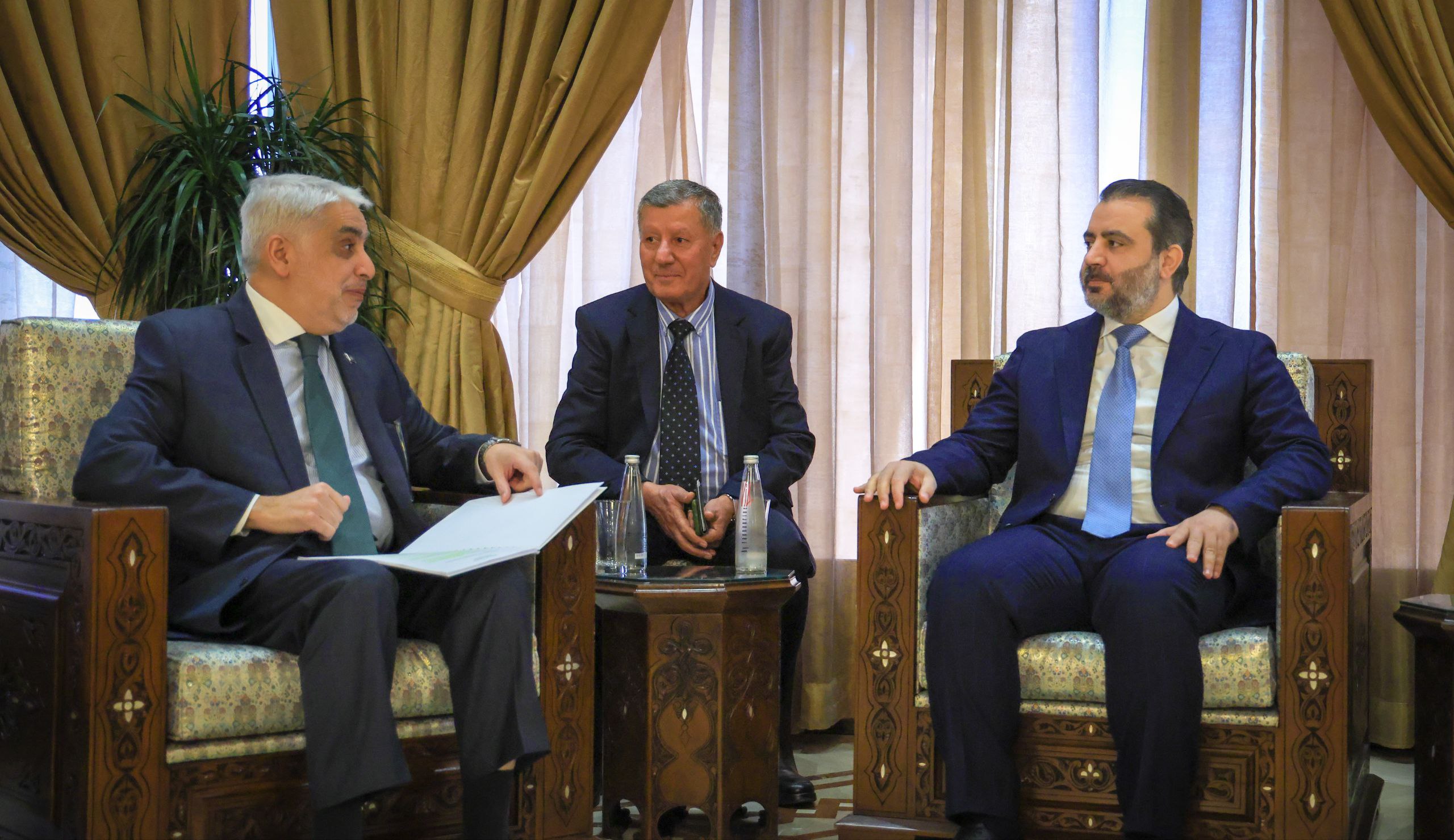 وزير الخارجية والمغتربين السيد أسعد حسن الشيباني، يلتقي وفدًا باكستانيًّا برئاسة السيد شهريار أكبر خان مساعد وزير الخارجية الباكستاني لشؤون الشرق الأوسط في دمشق