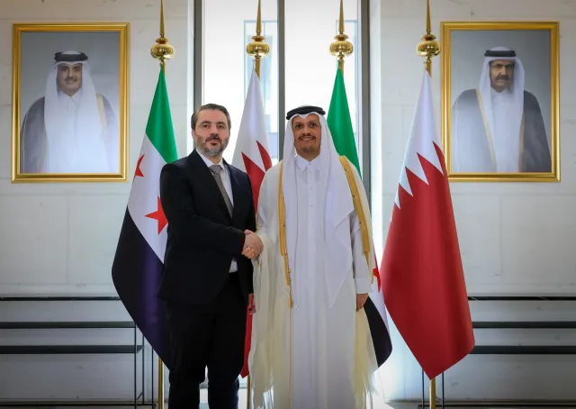 التقى وزير الخارجية والمغتربين السيد أسعد حسن  الشيباني والوفد الوزاري المرافق له رئيس مجلس الوزراء وزير الخارجية القطري الشيخ محمد بن عبد الرحمن آل ثاني في العاصمة القطرية الدوحة.