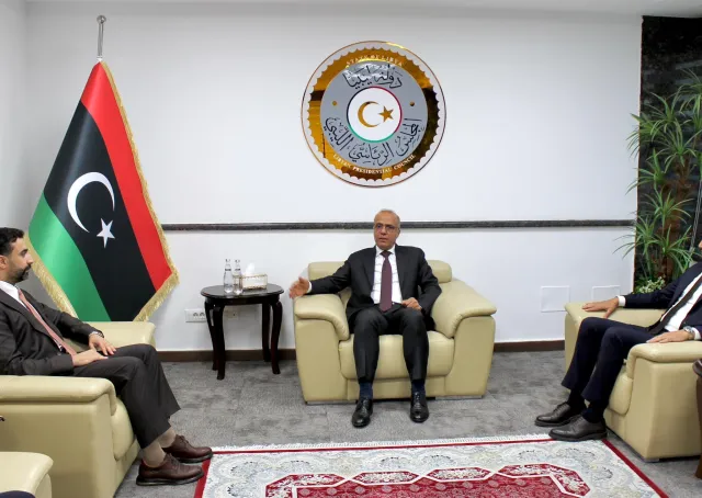 التقى الوفد التقني لوزارة الخارجية والمغتربين بعضو المجلس الرئاسي في دولة ليبيا الشقيقة السيد عبد الله اللافي