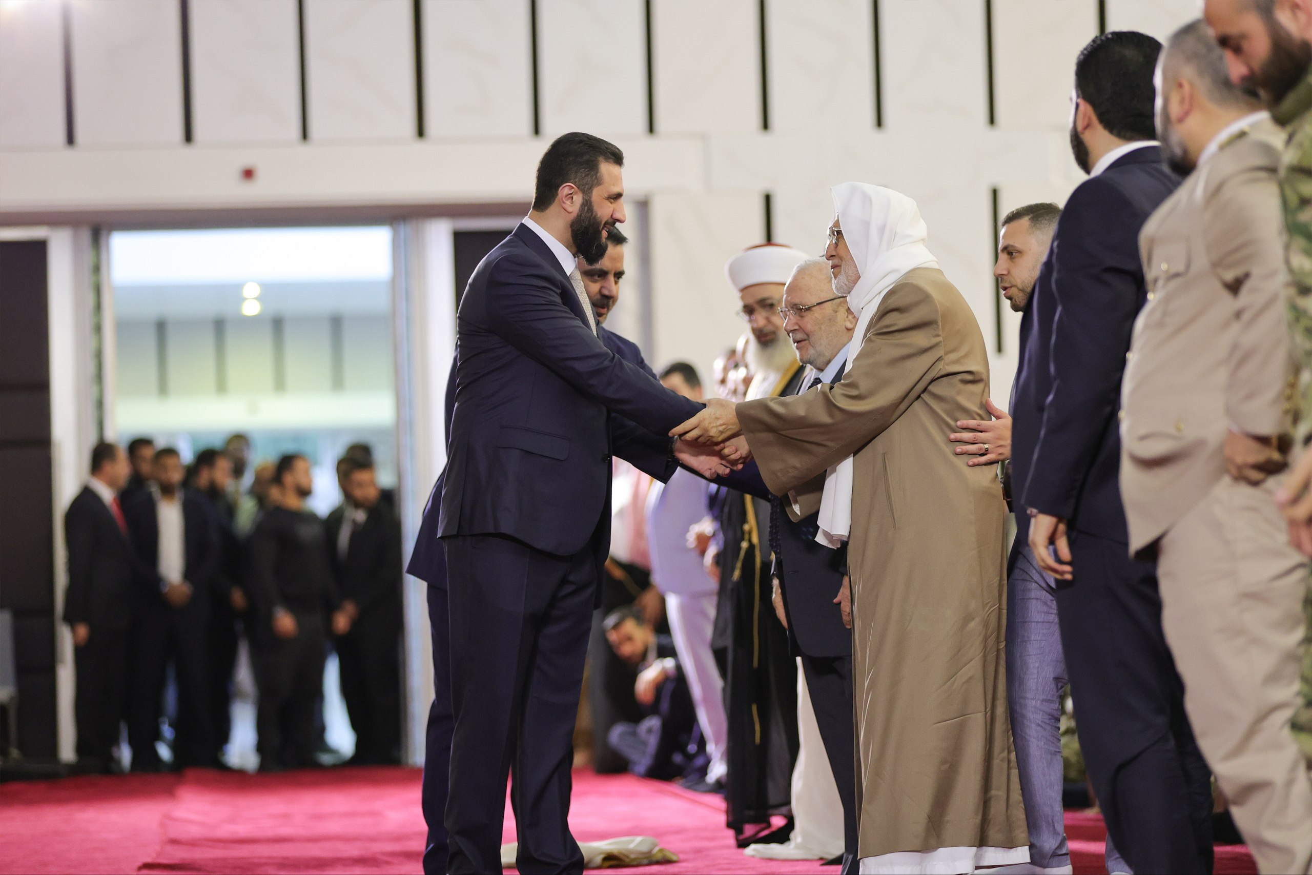 فخامة الرئيس أحمد الشرع يؤدي صلاة عيد الأضحى المبارك في قصر الشعب بالعاصمة دمشق