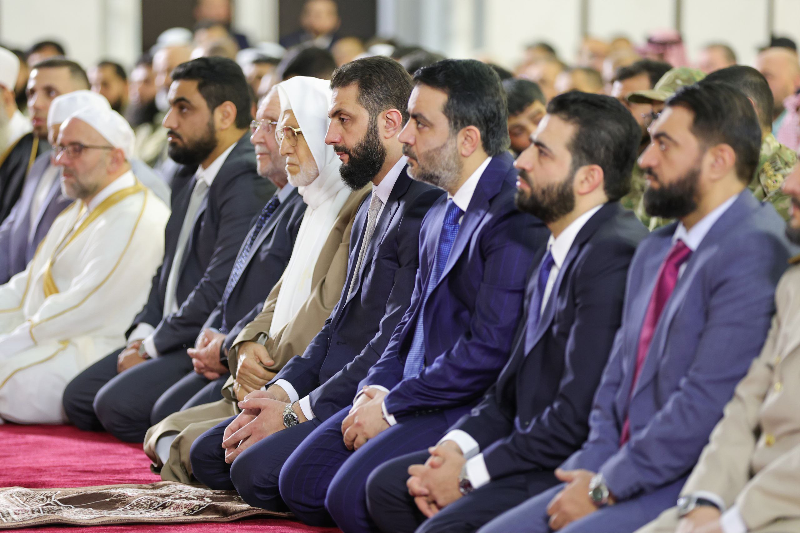 فخامة الرئيس أحمد الشرع يؤدي صلاة عيد الأضحى المبارك في قصر الشعب بالعاصمة دمشق