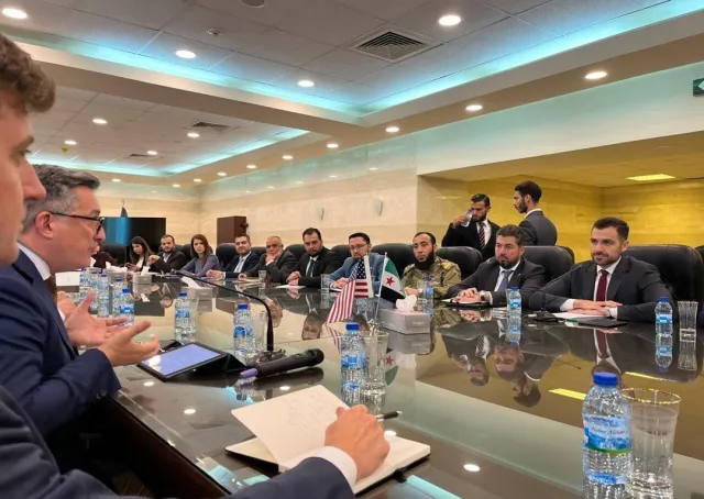ترأست وزارة الخارجية السورية سلسلة المناقشات التي جرت مع وفد الموظفين الأمريكيين برئاسة السيد نيكولاس جرينجر، مدير برنامج المنصة الإقليمية السورية (SRP)