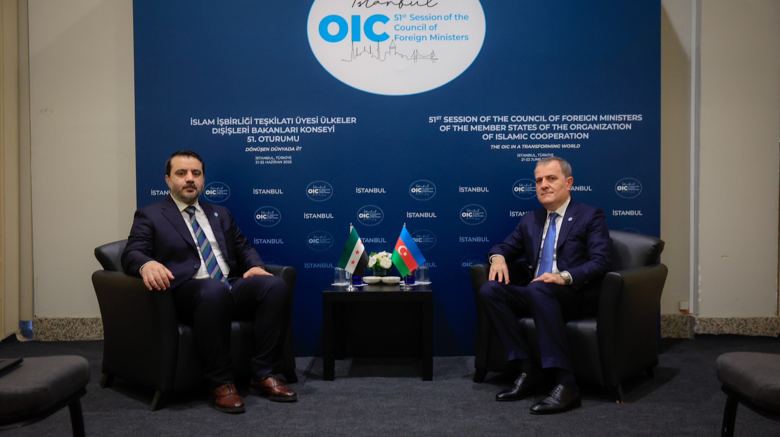 وزير الخارجية والمغتربين يلتقي نظيره الأذربيجاني