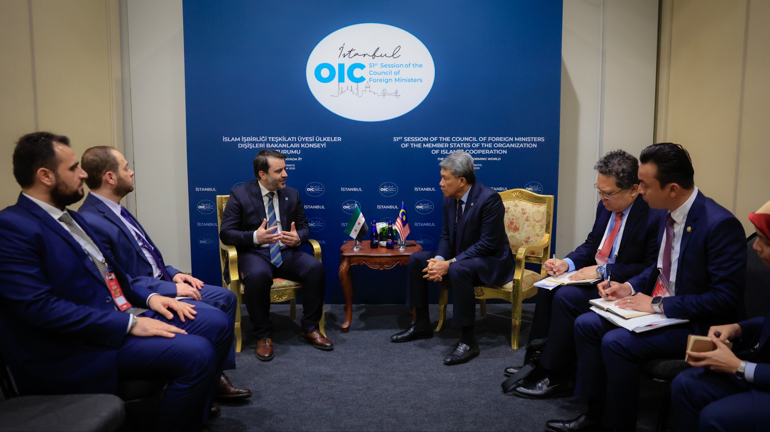 يلتقي وزير الخارجية والمغتربين السيد أسعد حسن الشيباني السيد محمد حسن وزير الخارجية الماليزي