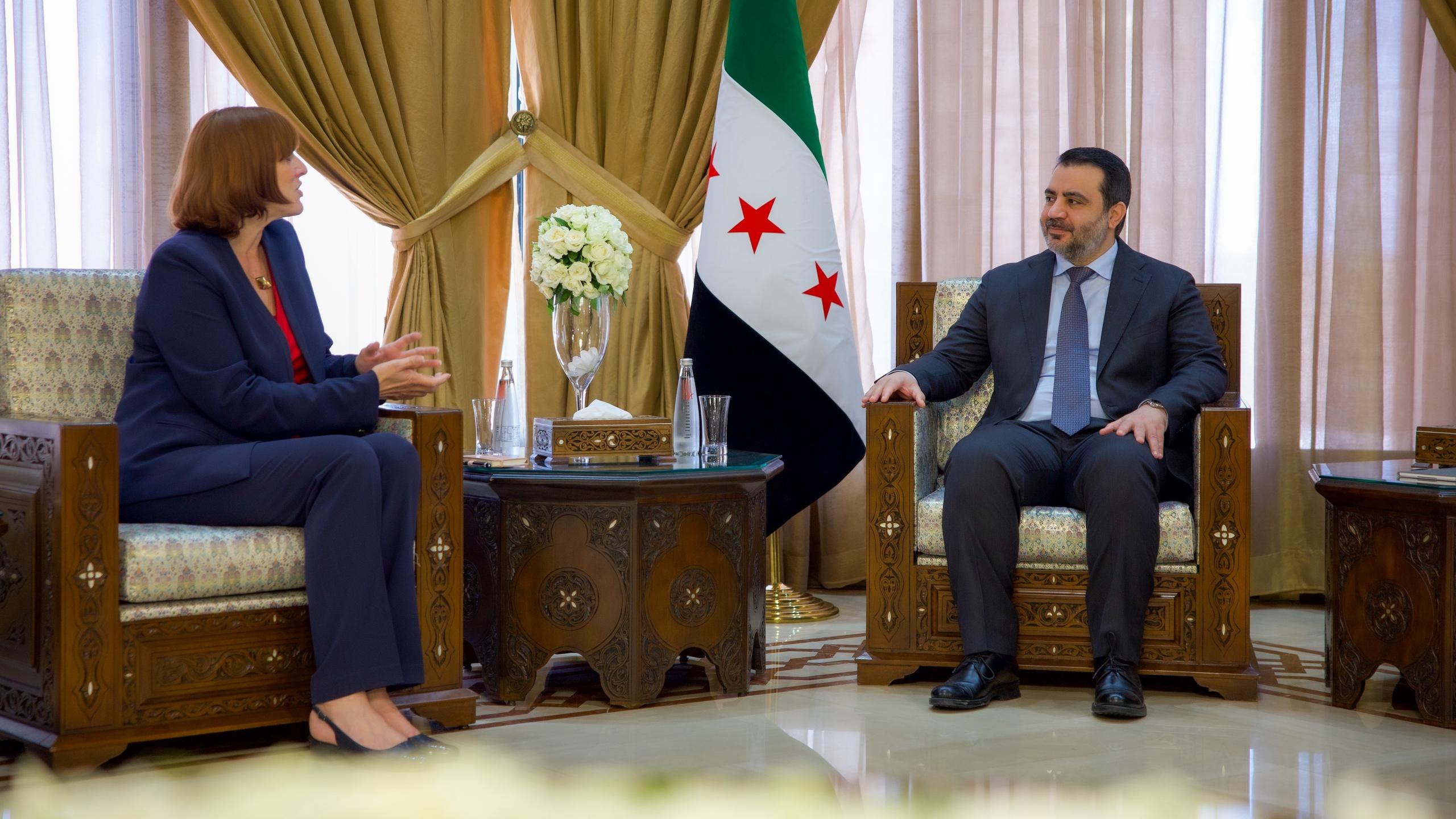 استقبل وزير الخارجية والمغتربين السيد أسعد حسن الشيباني في العاصمة دمشق السيدة ستيفاني ماكولم سفيرة كندا لدى الجمهورية اللبنانية.