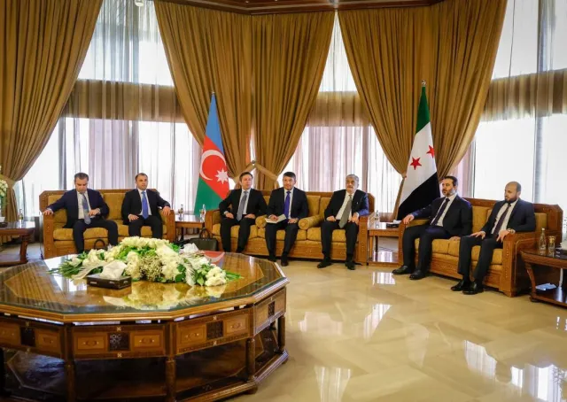 وزير الخارجية والمغتربين السيد أسعد حسن الشيباني يلتقي في دمشق نائب رئيس مجلس الوزراء الأذربيجاني السيد سمير شريفوف