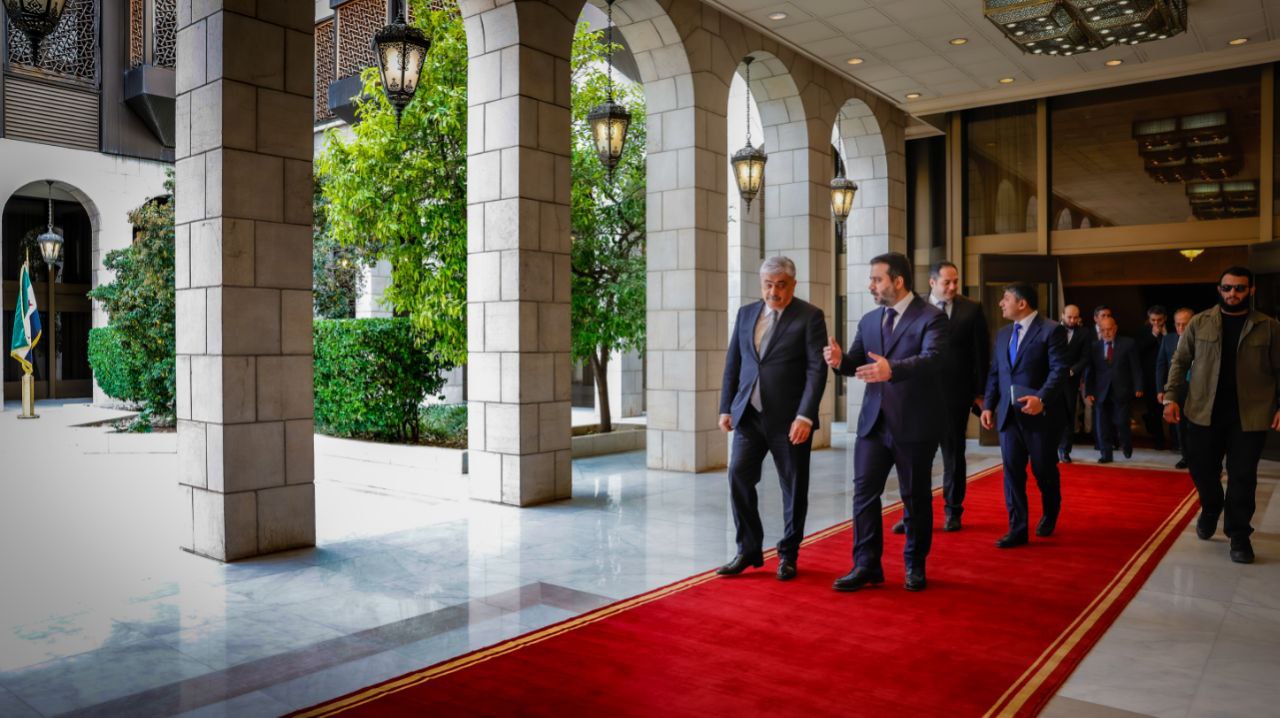 وزير الخارجية والمغتربين السيد أسعد حسن الشيباني يلتقي في دمشق نائب رئيس مجلس الوزراء الأذربيجاني السيد سمير شريفوف