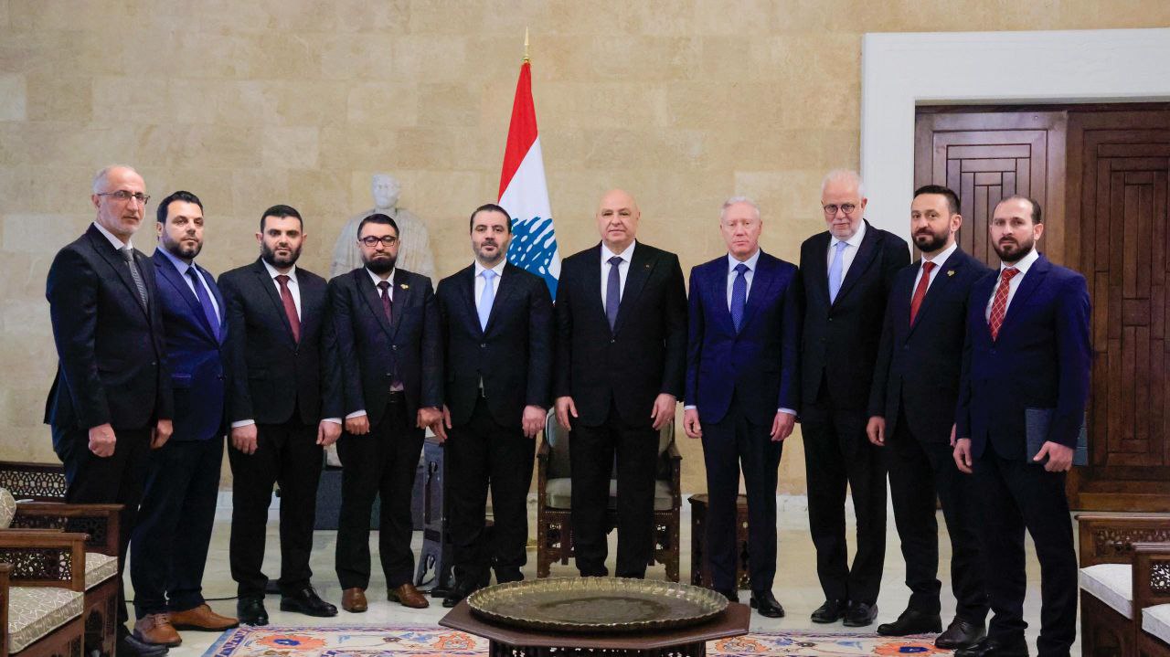 التقى وزير الخارجية والمغتربين السيد أسعد حسن الشيباني ووزير العدل السيد مظهر الويس ورئيس جهاز الاستخبارات العامة السيد حسين السلامة في بيروت بفخامة رئيس الجمهورية اللبنانية السيد جوزاف عون