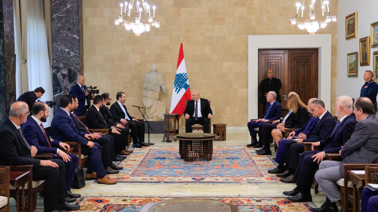 التقى وزير الخارجية والمغتربين السيد أسعد حسن الشيباني ووزير العدل السيد مظهر الويس ورئيس جهاز الاستخبارات العامة السيد حسين السلامة في بيروت بفخامة رئيس الجمهورية اللبنانية السيد جوزاف عون